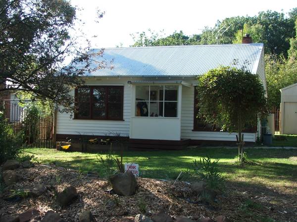 Cute Country Cottage Picture 1