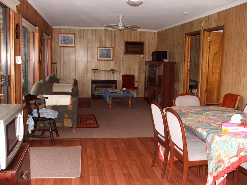 Cosy Coastal Cottage Picture 2