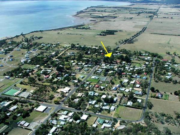 VENDOR SAYS MUST SELL!!!!
MAKE AN OFFER!!!1 Acre Central Corinella Picture