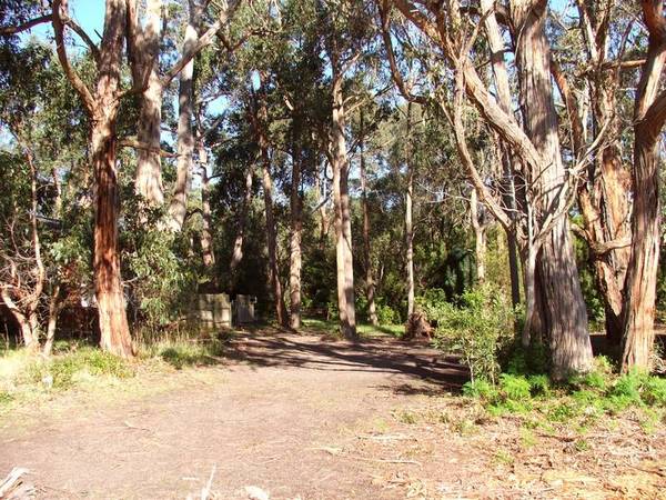 RESIDENTIAL BLOCK WITH BAY VIEWS Picture 1