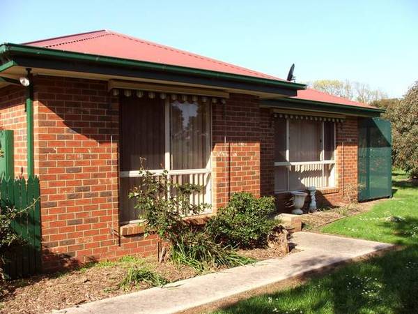 LIFESTYLE ON 1 ACRE-10 MINUTES OFF PHILLIP ISLAND Picture