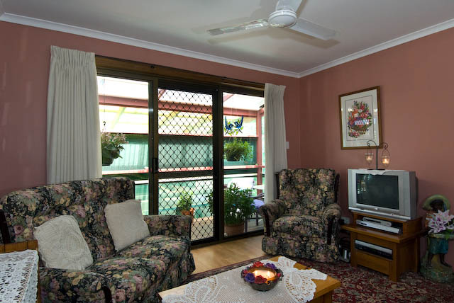 MANICURED ALL ROUND! Picture