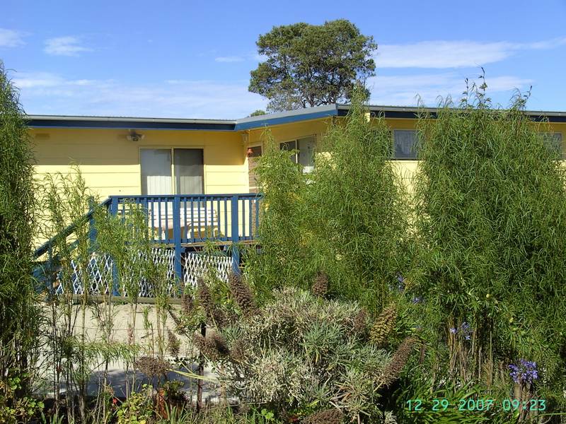 ISLAND VIEWS Picture 2