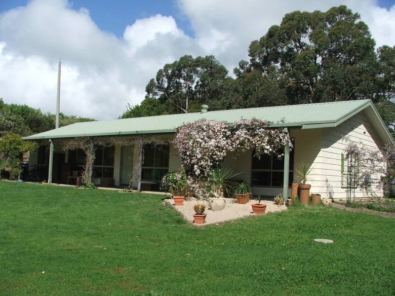 1.5 ACRES OF PRIVATE BAY VIEWS Picture 1