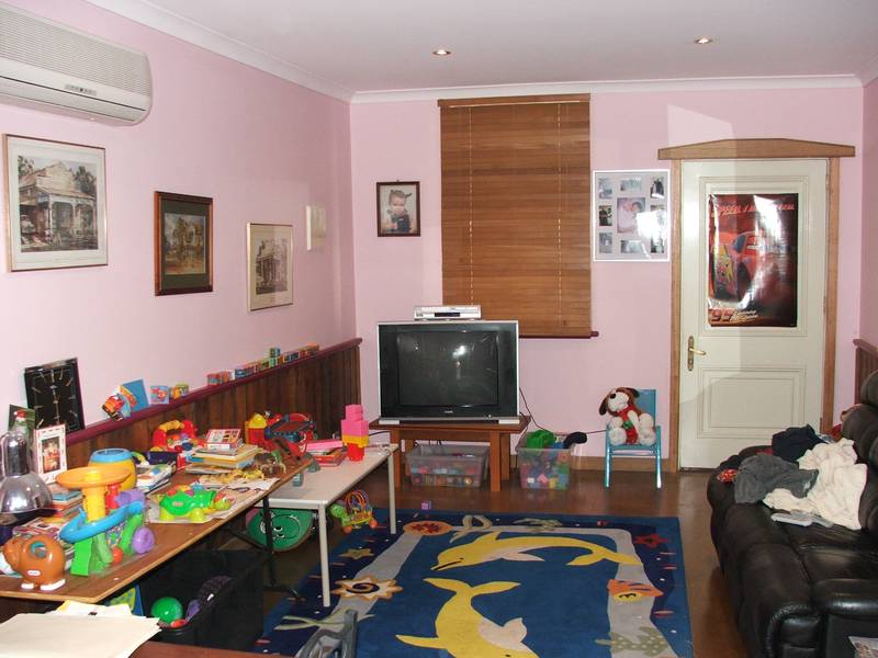 OPPORTUNITY KNOCKS! Picture 3