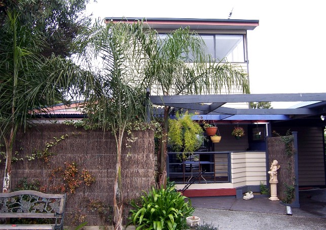 ROLL DOWN THE HILL TO THE BEACH!! Picture 1