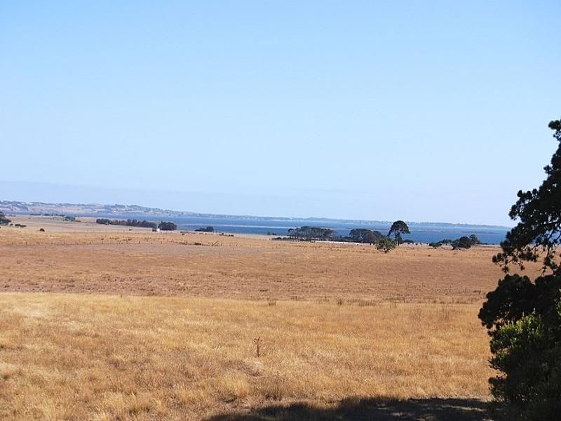 ROLL DOWN THE HILL TO THE BEACH!! Picture 3