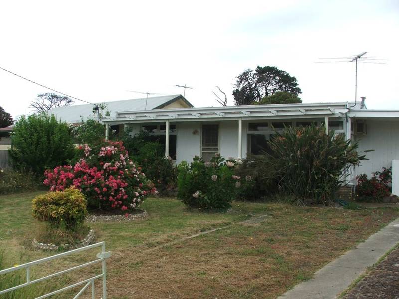 Cute Holiday Cottage $150 per nigh-2 night minimum $600 per week
Photos to come Picture 2