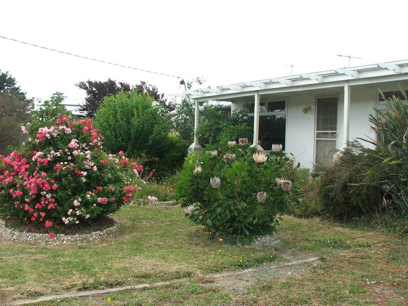 Cute Holiday Cottage $150 per nigh-2 night minimum $600 per week
Photos to come Picture 1