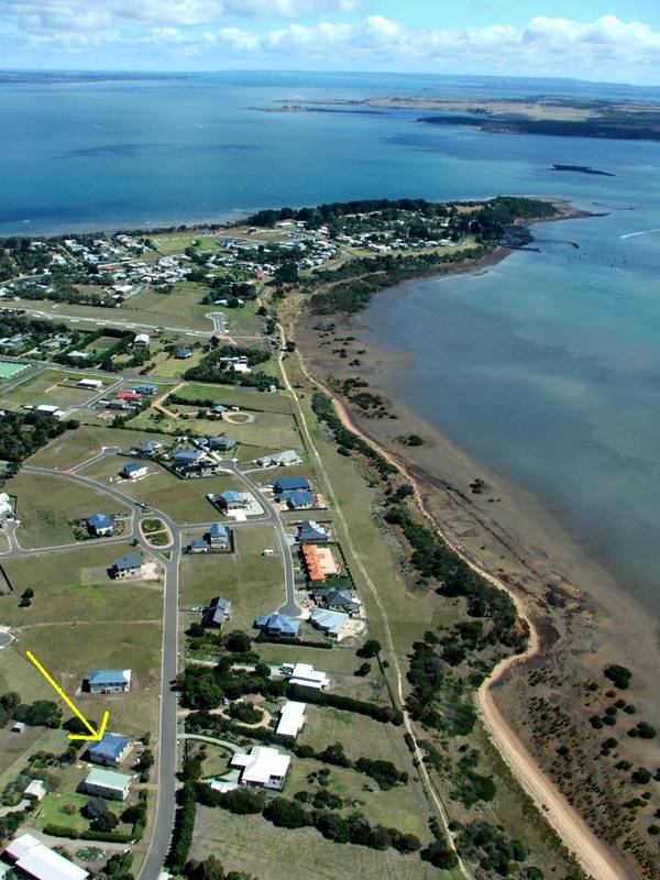 STUNNING HOME WITH WATER VIEWS! Picture 1