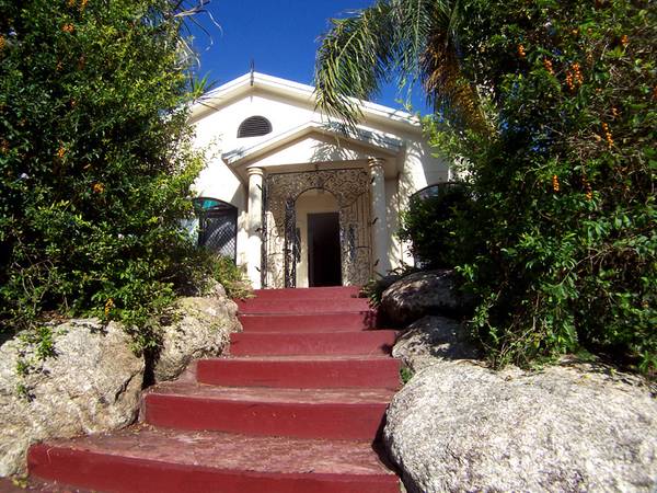 AN ABSOLUTE WINNER Picture 1