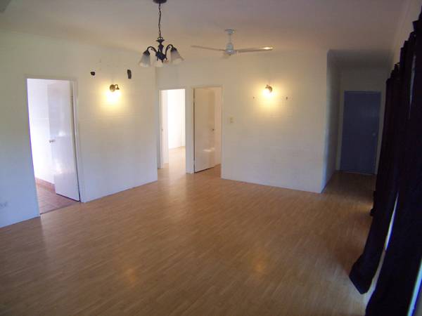 SENSATIONAL FAMILY HOME Picture 2