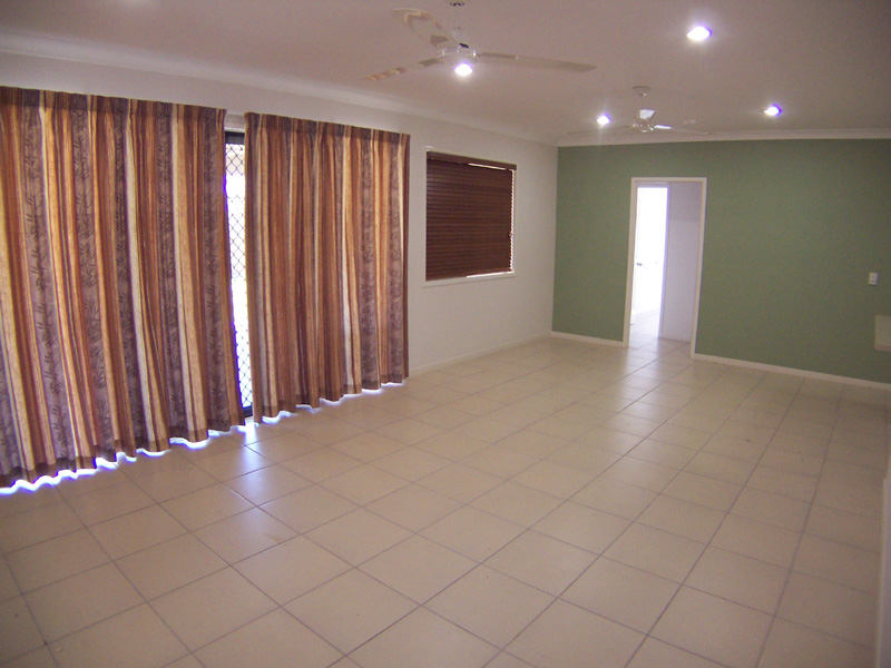 STUNNING EXECUTIVE HOME Picture 2