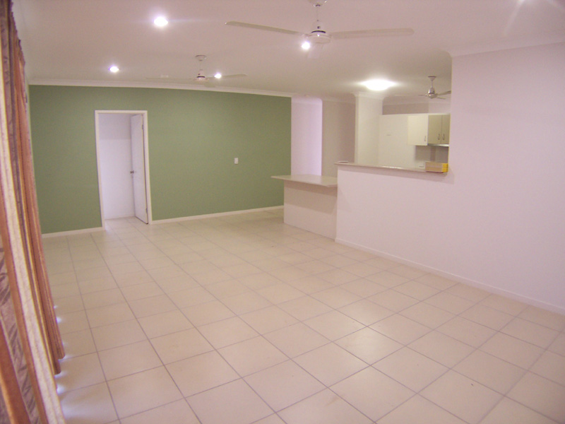 STUNNING EXECUTIVE HOME Picture 3