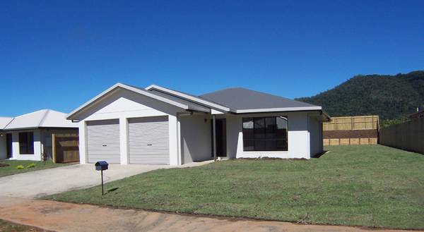 BRAND NEW EXECUTIVE HOME Picture 1