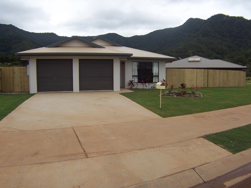 EXECUTIVE FAMILY HOME Picture 1