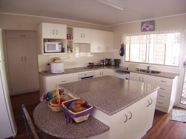 COUNTRY STYLE LIVING Picture 3