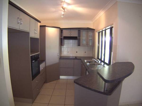 LOOKING FOR SOME ROOM??? Picture 3