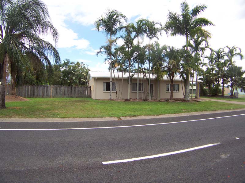 CLOSE TO EVERYTHING Picture