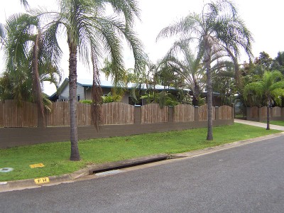 HUGE ENTERTAINER WITH POOL Picture