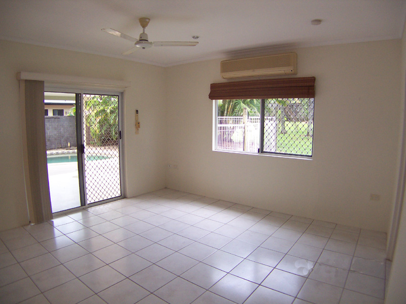 YOU WILL HAVE TO BE QUICK TO GET THIS ONE Picture 3