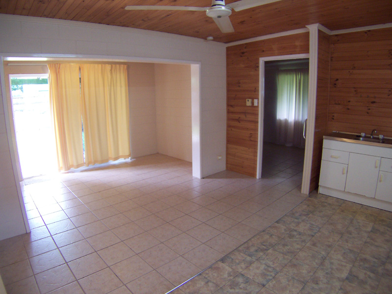 1 BEDROOM HOME SET ON 1000M2 FULLY FENCED YARD Picture 1 BEDROOM HOME SET ON 1000M2 FULLY FENCED YARD Picture