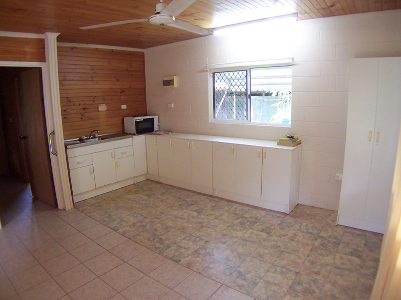 1 BEDROOM HOME SET ON 1000M2 FULLY FENCED YARD Picture 1 BEDROOM HOME SET ON 1000M2 FULLY FENCED YARD Picture