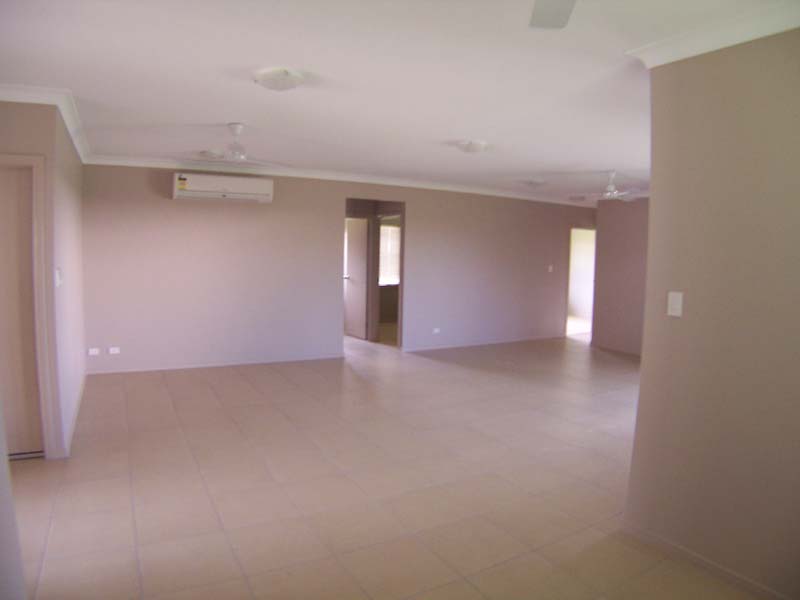 MODERN, SPACIOUS AND CLASSY Picture 3