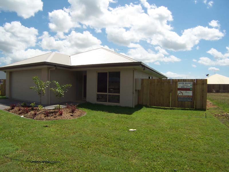 MODERN, SPACIOUS AND CLASSY Picture 1