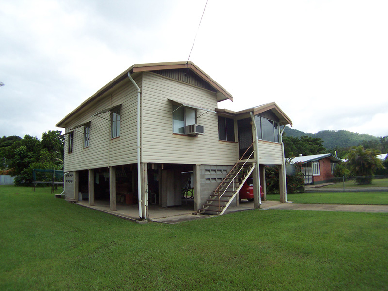 QUEENSLANDER ON 1/4 ACRE
REDUCED $15,000 Picture 1