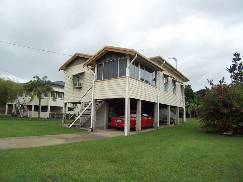 QUEENSLANDER ON 1/4 ACRE
REDUCED $15,000 Picture 2