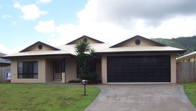 SUPERB FAMILY HOME Picture 1