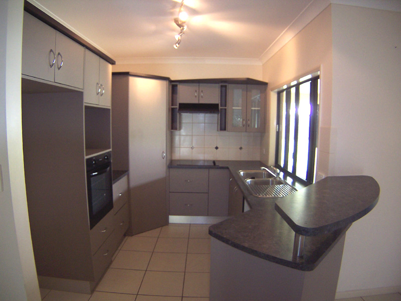 SUPERB FAMILY HOME Picture 3