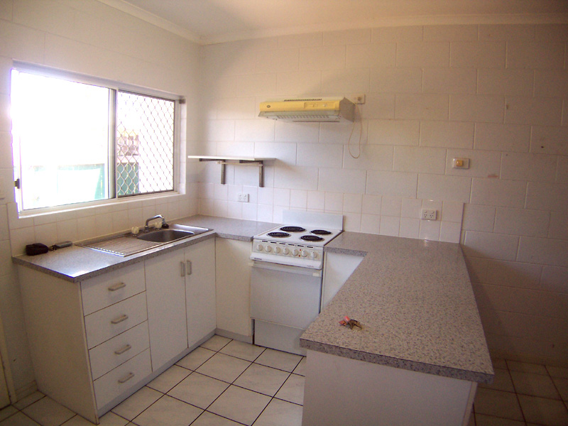 OUTSTANDING INVESTMENT OR FIRST HOME Picture 2