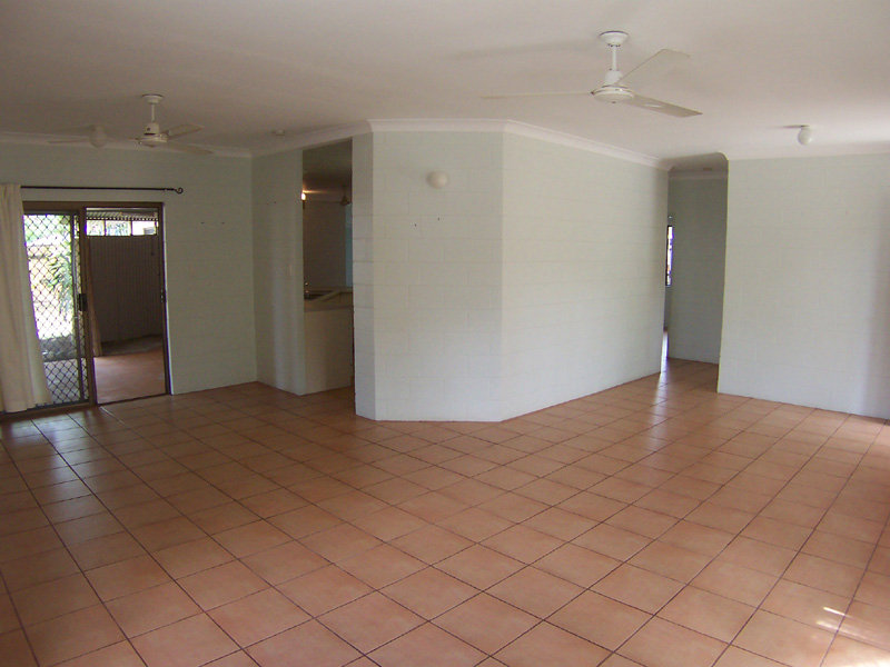 REDUCED $20,000 - OWNERS WANT IT SOLD NOW Picture 3