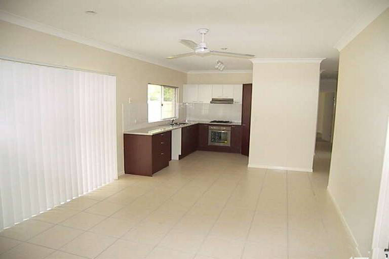 EXECUTIVE FAMILY HOME Picture 2