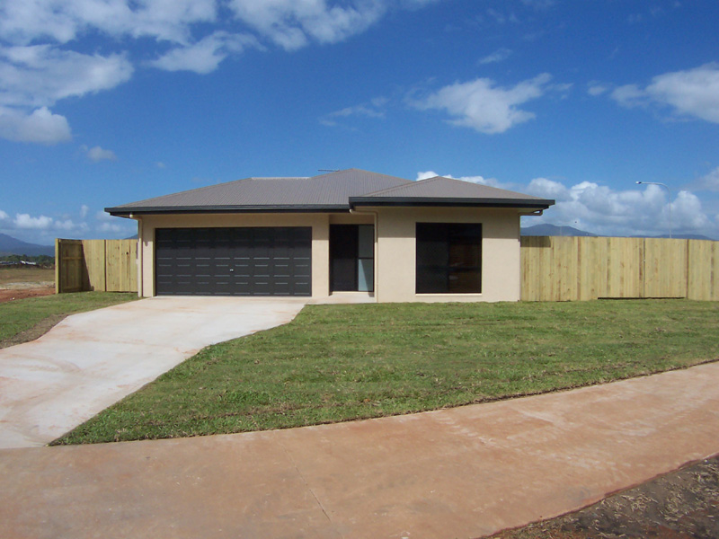 FIRST WEEK RENT FREE!!! - BRAND NEW AND READY TO BE LIVED IN - Picture 1