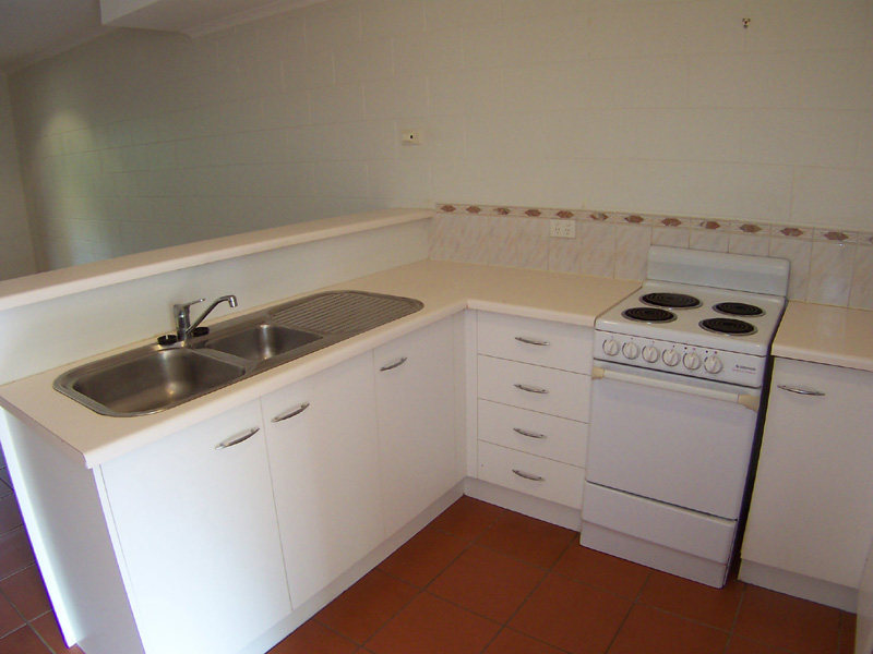 FUNKY TOWNHOUSE CLOSE TO EVERYTHING Picture 3