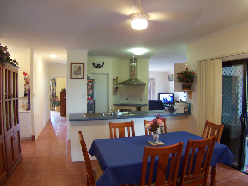 TROPICAL PARADISE Picture 3