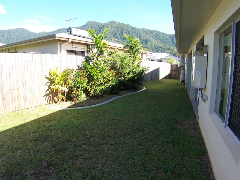 Available in the New Year - 3 bedroom Duplex Picture 2