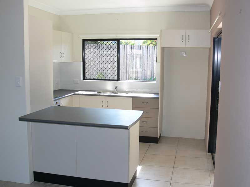 NEAR NEW AND A REAL GEM Picture 3