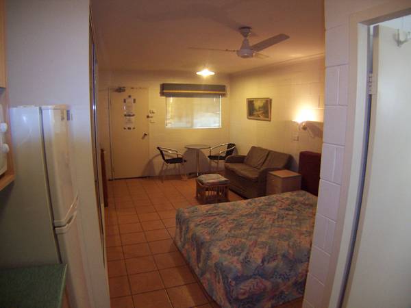 STUDIO APARMENT SET IN RESORT STYLE LIVING Picture 2