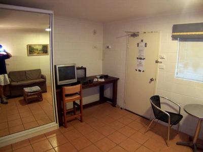 STUDIO APARMENT SET IN RESORT STYLE LIVING Picture