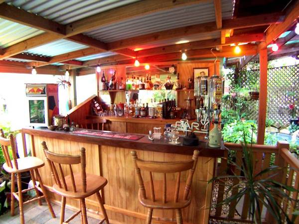 4 BEDROOMS, AIRCON, WORKSHED Picture 1