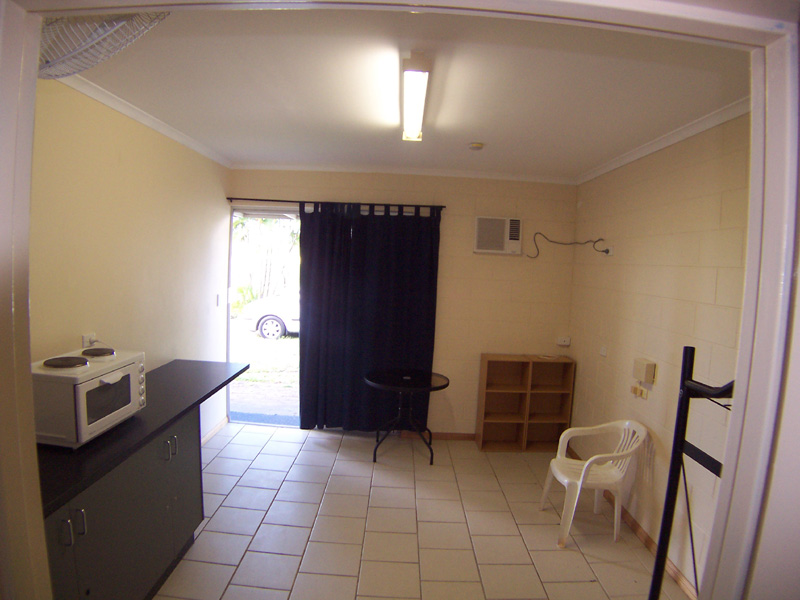 GREAT STUDIO CLOSE TO TOWN Picture 3