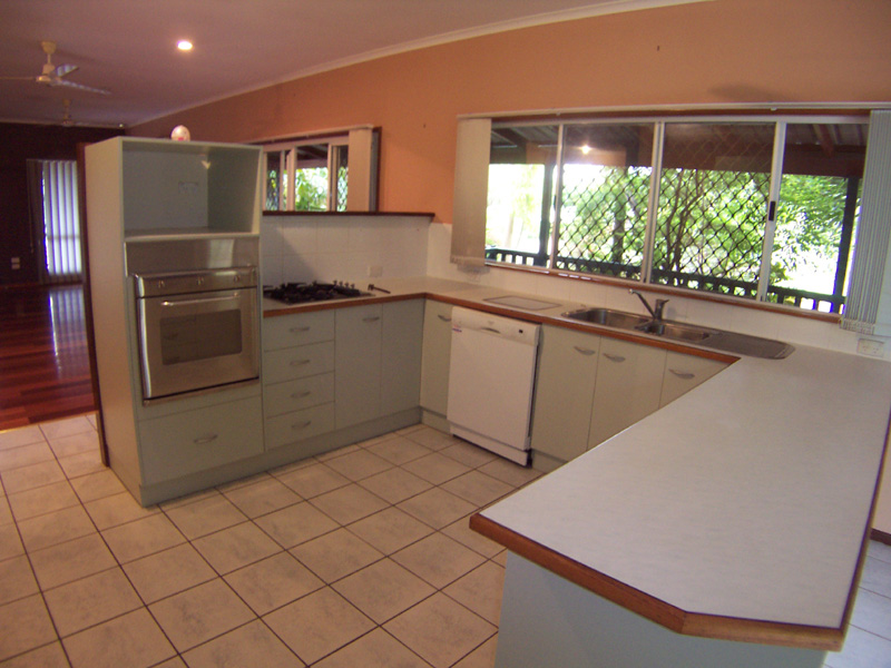 MOTIVATED VENDOR SLASHES PRICE - DOUBLE STOREY, POOL, VIEWS, VERANDAHS Picture 2