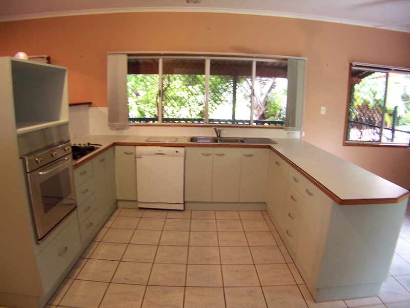 MOTIVATED VENDOR SLASHES PRICE - DOUBLE STOREY, POOL, VIEWS, VERANDAHS Picture 3