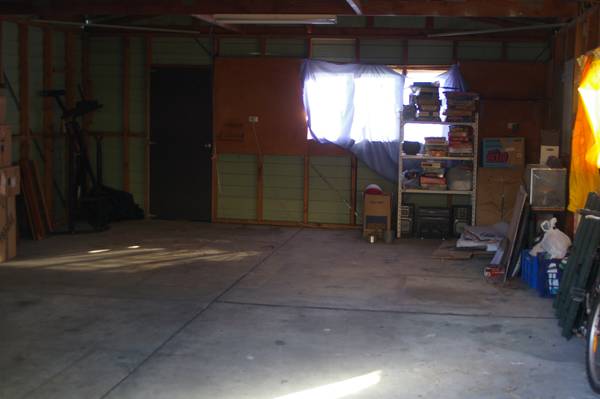 Suitable for storage/Artist space Picture 2