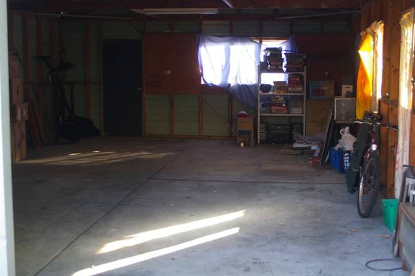 Suitable for storage/Artist space Picture 3