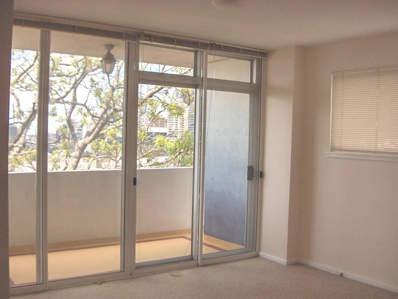 NEUTRAL BAY
-
FIRST HOME ?
$400K + BUYERS! Picture 3